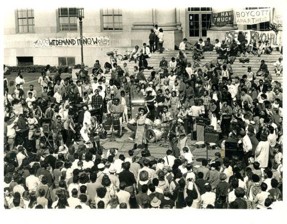 Big City playing anti-apartheid protest on UC Berkeley Sproul Plaza, with large crowd